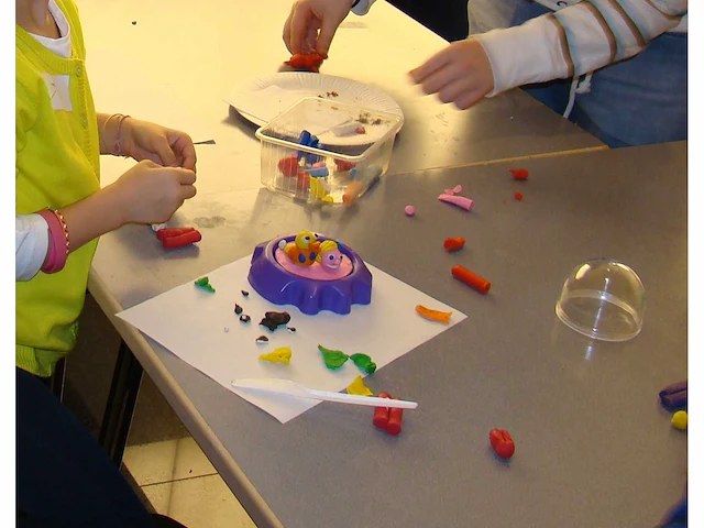 Diverse hobby- en knutselmaterialen - afbeelding 19 van  73