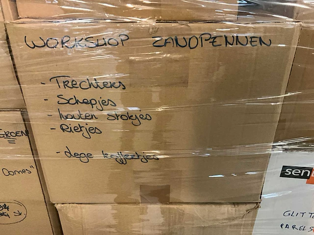 Diverse hobby- en knutselmaterialen - afbeelding 21 van  73