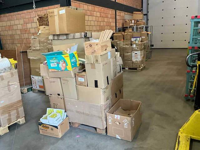 Diverse hobby- en knutselmaterialen - afbeelding 1 van  84