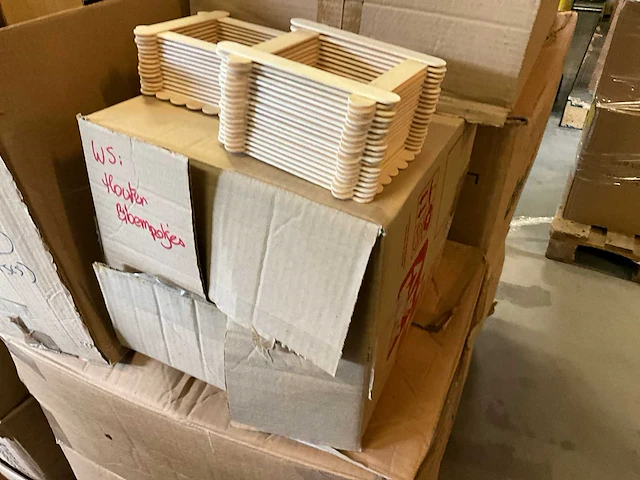 Diverse hobby- en knutselmaterialen - afbeelding 30 van  84