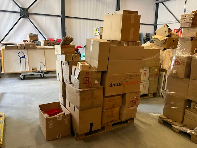 Diverse hobby- en knutselmaterialen - afbeelding 56 van  84