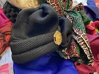 Diverse hoofddeksels en lingerie - afbeelding 10 van  17