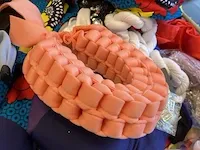 Diverse hoofddeksels en lingerie - afbeelding 11 van  17