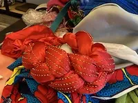Diverse hoofddeksels en lingerie - afbeelding 13 van  17