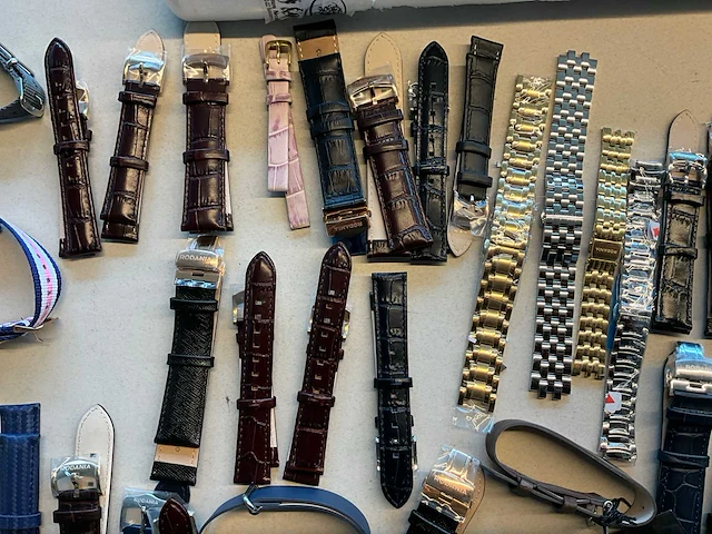 Diverse horlogebandjes en onderdelen (100x) - afbeelding 8 van  13