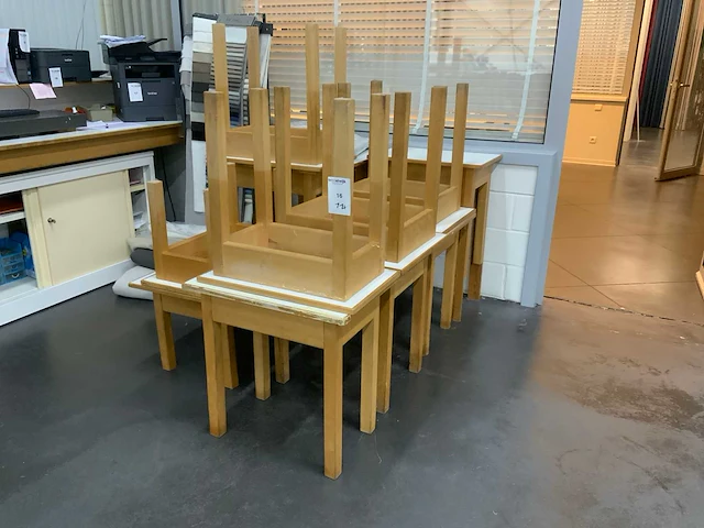Diverse houten bijzettafels (11x) - afbeelding 1 van  2