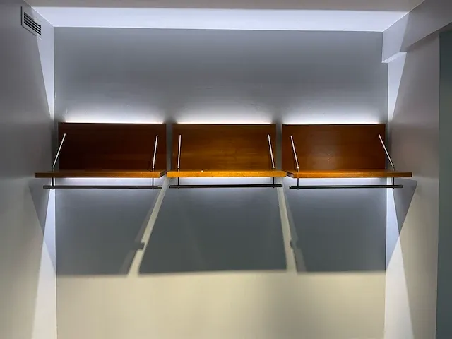 Diverse houten displays - afbeelding 1 van  12