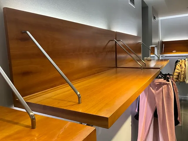 Diverse houten displays - afbeelding 2 van  7