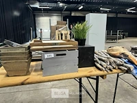 Diverse houten kistjes en houten stokken - afbeelding 2 van  5