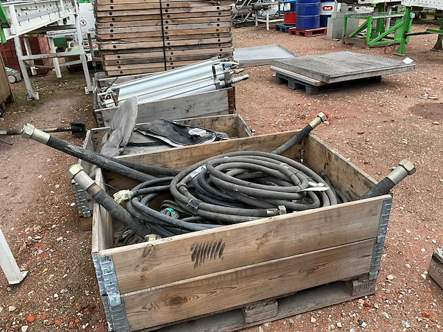 Diverse hydraulische slangen - afbeelding 2 van  3