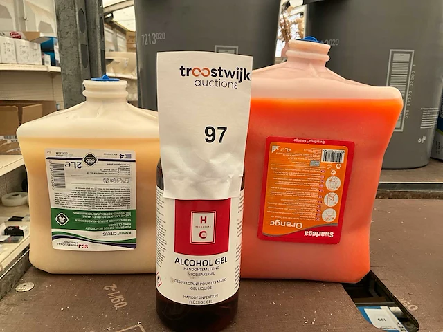 Diverse hygiene uitrusting,handgel. (3x) - afbeelding 1 van  1
