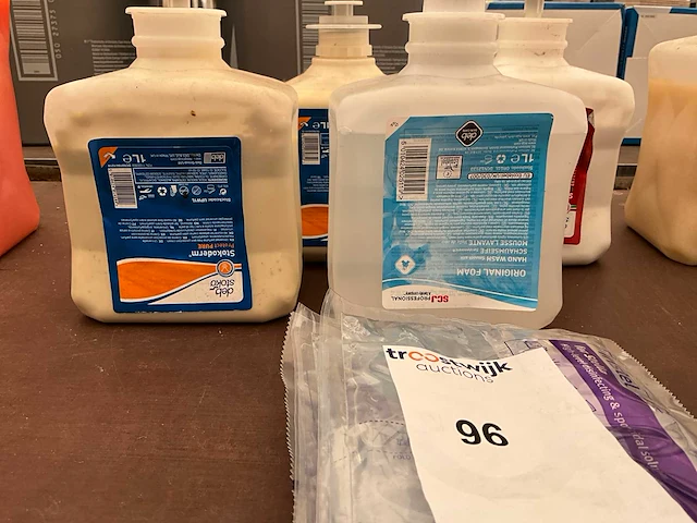 Diverse hygiene uitrusting,handgel. (4x) - afbeelding 1 van  1