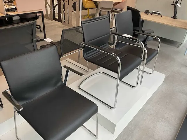 Diverse icf design bezoekersstoelen (3x) - afbeelding 1 van  5