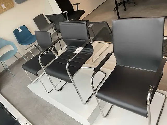 Diverse icf design bezoekersstoelen (3x) - afbeelding 2 van  5