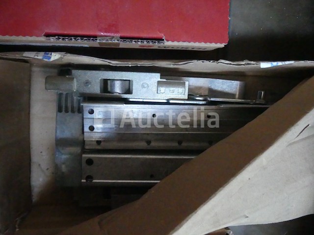 Diverse ijzerwaren en handgereedschap - afbeelding 10 van  24