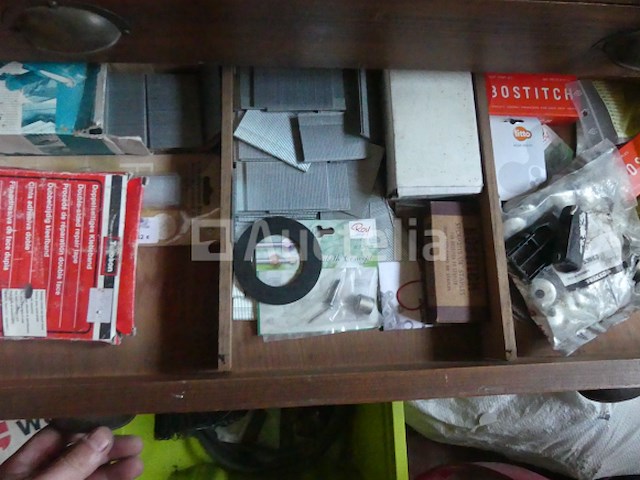 Diverse ijzerwaren en handgereedschap - afbeelding 21 van  24