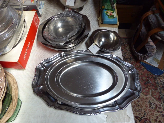 Diverse inox dienbladen en potjes - afbeelding 1 van  3