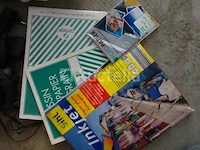 Diverse items (mappen, schriften, telefoon, fotopapieren, enz.) - afbeelding 2 van  9