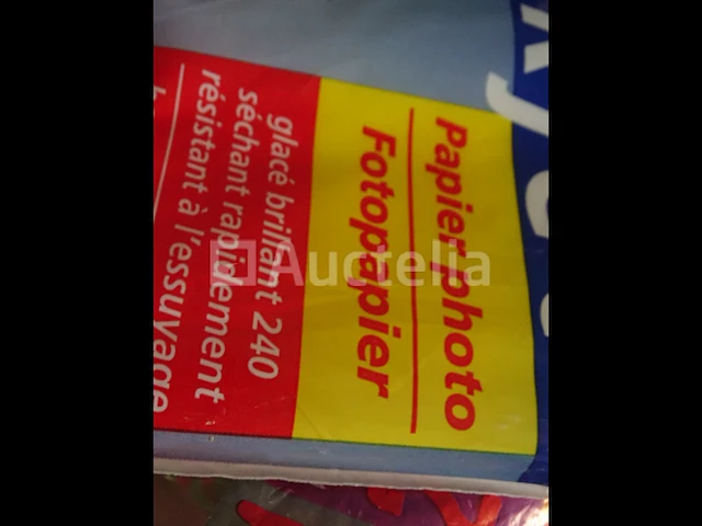 Diverse items (mappen, schriften, telefoon, fotopapieren, enz.) - afbeelding 6 van  9