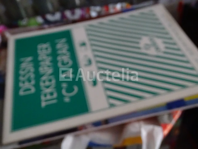 Diverse items (mappen, schriften, telefoon, fotopapieren, enz.) - afbeelding 7 van  9