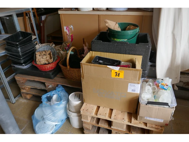 Diverse items + rekken - afbeelding 1 van  6