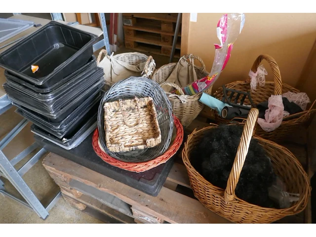 Diverse items + rekken - afbeelding 2 van  6