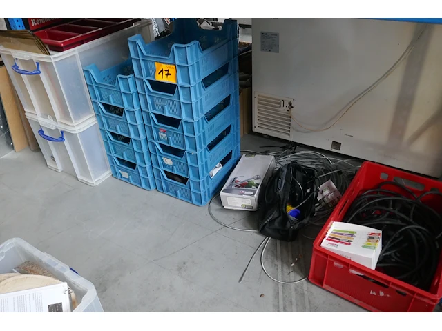 Diverse items - afbeelding 1 van  3