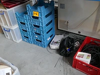 Diverse items - afbeelding 1 van  3