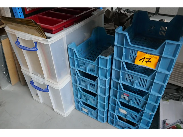 Diverse items - afbeelding 2 van  3