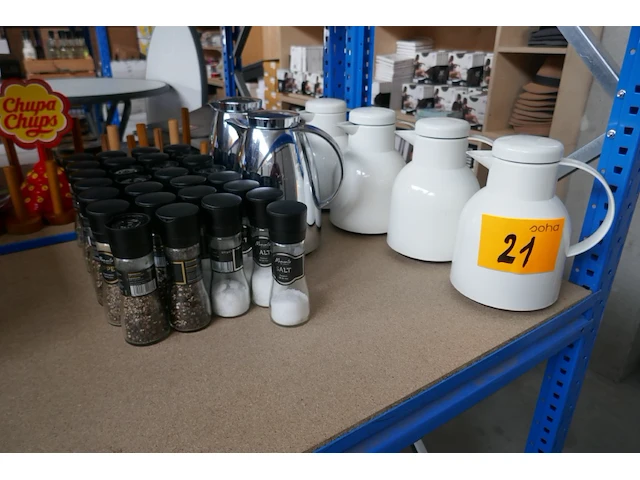 Diverse items - afbeelding 1 van  4