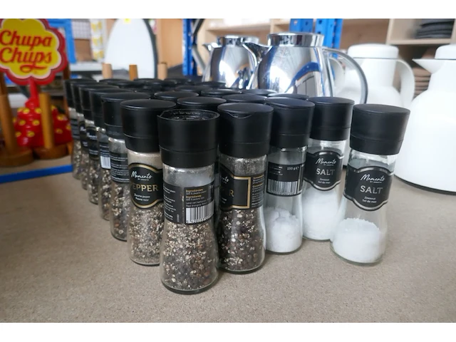 Diverse items - afbeelding 4 van  4