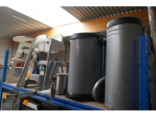 Diverse items - afbeelding 1 van  4