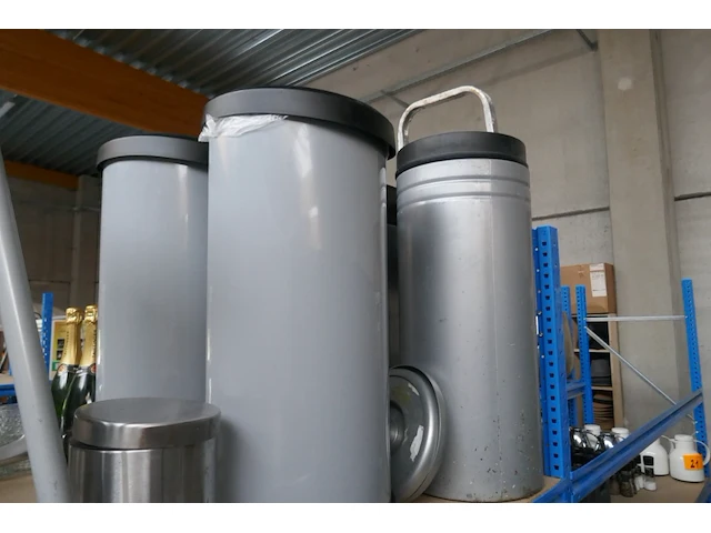 Diverse items - afbeelding 4 van  4