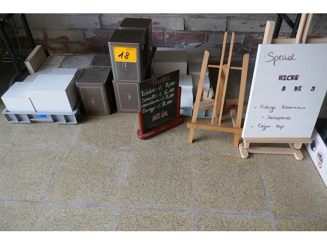 Diverse items - afbeelding 1 van  3