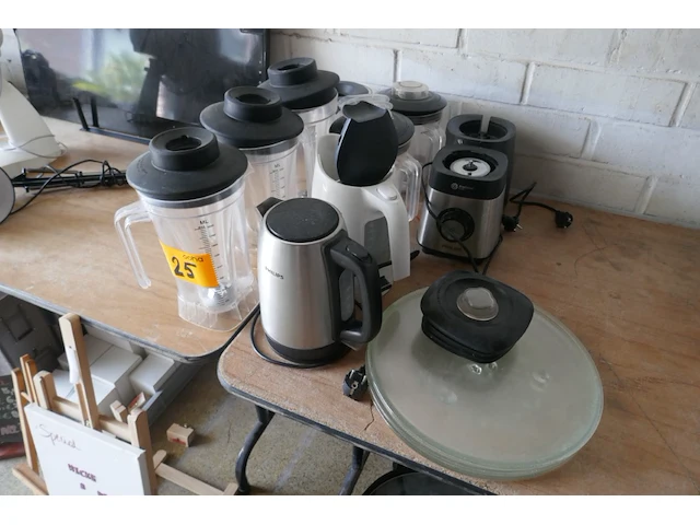 Diverse items - afbeelding 1 van  3
