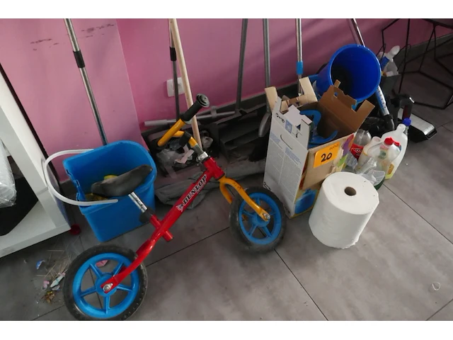 Diverse items - afbeelding 2 van  3