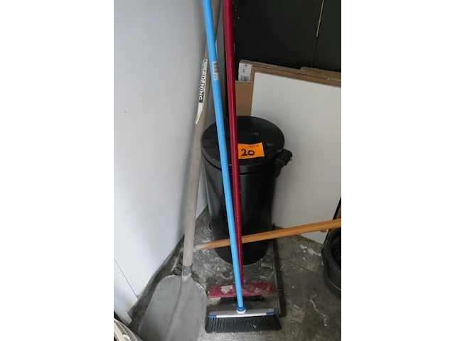 Diverse items - afbeelding 2 van  3