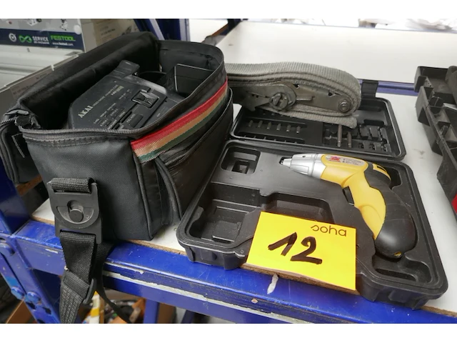 Diverse items - afbeelding 1 van  5