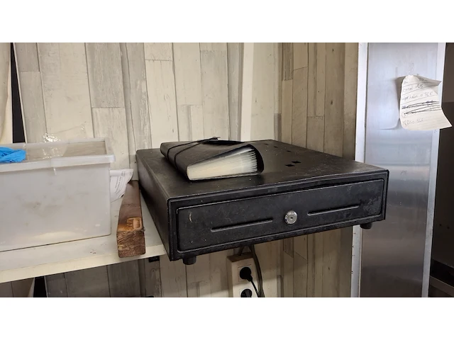 Diverse items - afbeelding 1 van  5