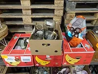 Diverse kaars potjes en bloempotten - afbeelding 1 van  6