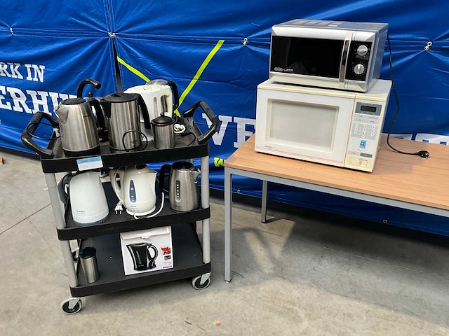 Diverse keukenapparatuur - afbeelding 1 van  9