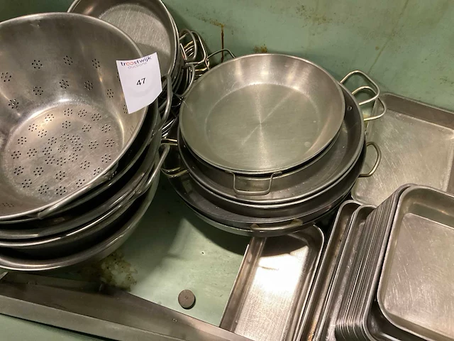 Diverse keukenbenodigdheden - afbeelding 3 van  4