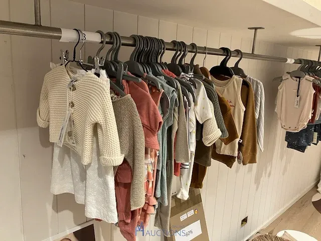 Diverse kinderkledij - afbeelding 1 van  18