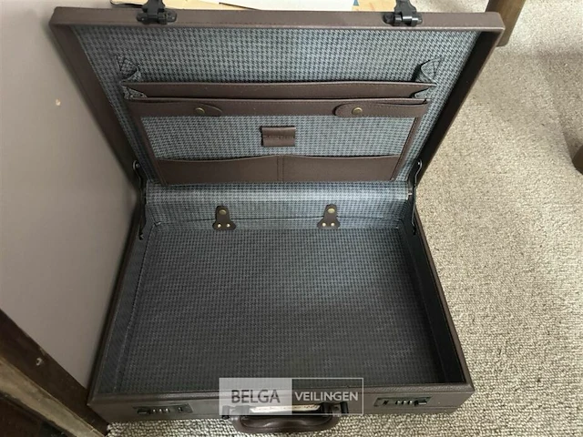 Diverse koffers - afbeelding 2 van  5