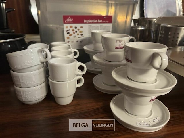 Diverse kop en schotel met bak - afbeelding 2 van  4