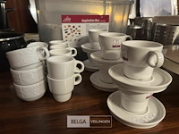 Diverse kop en schotel met bak - afbeelding 2 van  4