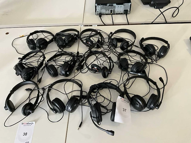 Diverse koptelefoons (12x) - afbeelding 1 van  5