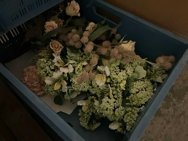 Diverse kunstbloemen en planten - afbeelding 2 van  8