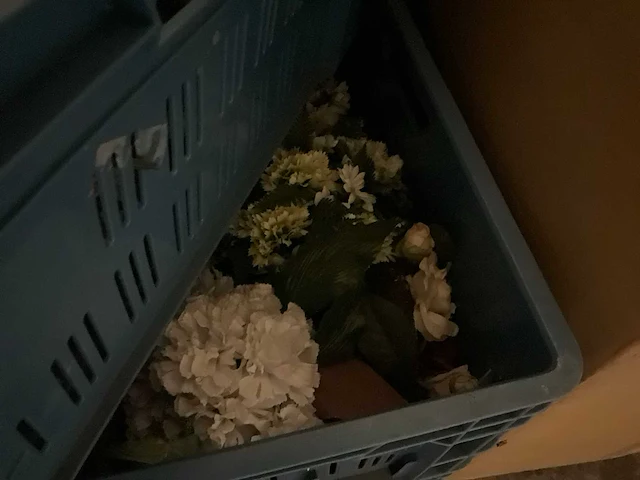 Diverse kunstbloemen en planten - afbeelding 3 van  8
