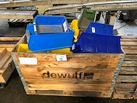 Diverse kunststoffen magazijnbakjes - afbeelding 1 van  2